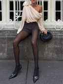 Top Asymétrique en Gaze Semi-Transparente avec Épaule Découverte et Rosette