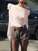 Top Asymétrique en Gaze Semi-Transparente avec Épaule Découverte et Rosette