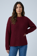 Burgundy pull oversize maille côtelée closeup