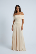 Apricot robe longue épaules dénudées plissée front