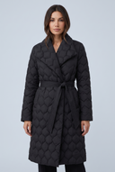 Doudoune matelassee noire motif ondule col chale gros plan de face