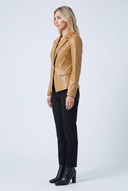 Veste cuir blazer camel coupe cintree vue de profil