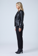 Veste cuir blazer noir coupe cintree vue de profil