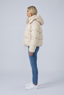 Doudoune oversize beige vue de profil