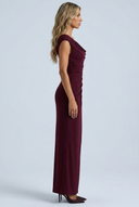 Robe longue col benitier bordeaux vue de profil