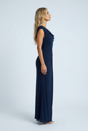 Robe longue col benitier bleu marine vue de profil
